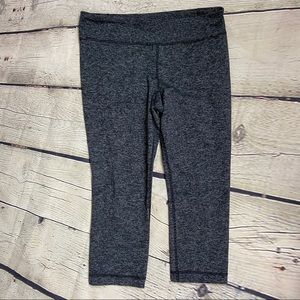 4/$25 under Armour dark gray Capri leggings
